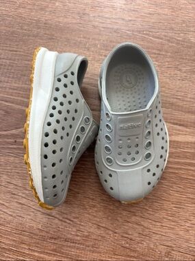 Native Kids Jefferson Slip-On Water Shoes in Light Gray - Child 4